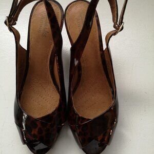 Clarks Artisan Ladies Size 6M Brown Black Animal Print Sling Back Dress Shoes